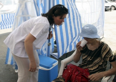 Au fost instalate corturi in care veti putea gasi apa si unde veti putea beneficia de ajutor medical in caz ca sunteti afectati de canicula