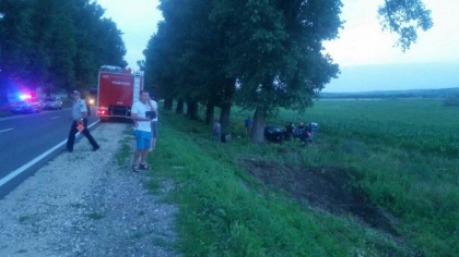 Grav accident pe soseaua Cimislia - Hancesti: doi tineri s-au stins dupa ce masina in care se aflau a ajuns intr-un copac. Soferul a scapat cu viata si a povestit cum s-a intamplat totul - FOTO