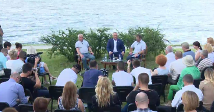 Igor Dodon la dialog cu presa "in aer liber" la Holercani. "Vom aborda si subiectul reglementarii diferendului transnistrean. Voi incerca sa raspund la toate intrebarile"