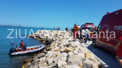 O fetita de 11 ani din Chisinau este data disparuta in valurile marii la Eforie Nord: a intrat in apa cu mama si sora ei, insa nu a mai iesit la mal. Salvatorii, in alerta