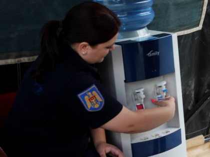 Temperaturile ridicate au facut ca peste 5000 de oameni sa mearga la corturile amenajate contra caniculei - VIDEO Temperaturile ridicate au facut ca peste 5000 de oameni sa mearga la corturile amenajate contra caniculei - VIDEO