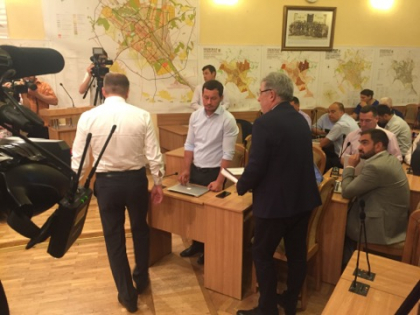 URMARESTE LIVE. Dupa patru incercari esuate, astazi, consilierii CMC s-au adunat in sedinta URMARESTE LIVE. Dupa patru incercari esuate, astazi, consilierii CMC s-au adunat in sedinta