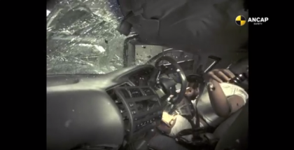 Diferenta de siguranta dintre o masina cu airbag si una fara - VIDEO Diferenta de siguranta dintre o masina cu airbag si una fara - VIDEO