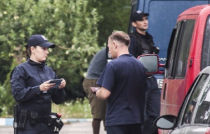 Moldovenii care vor sa iasa sau sa intre in Republica Moldova trebuie sa stie asta. Cum se circula si cat timp au de asteptat la frontiere Moldovenii care vor sa iasa sau sa intre in Republica Moldova trebuie sa stie asta. Cum se circula si cat timp au de asteptat la frontiere