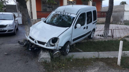 Accident langa Soroca. Un sofer ar fi adormit la volan si a intrat in balustrada unui magazin - FOTO 