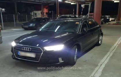 Un moldovean i-a dat 500 de euro unui neamt ca sa-i duca masina din Germania in Moldova. Ce s-a intamplat cu germanul cand a ajuns cu automobilul in vama Sculeni - GALERIE FOTO Un moldovean i-a dat 500 de euro unui neamt ca sa-i duca masina din Germania in Moldova. Ce s-a intamplat cu germanul cand a ajuns cu automobilul in vama Sculeni - GALERIE FOTO
