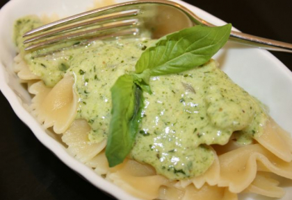 Sosul pesto cu smantana da savoare oricarui preparat Sosul pesto cu smantana da savoare oricarui preparat