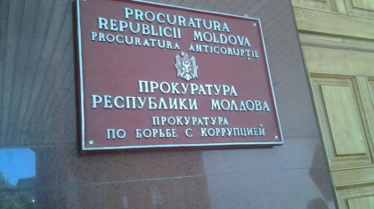 Motivul pentru care un politist din Cahul risca pana la 10 ani de inchisoare. A fost retinut cu putin timp in urma de catre procurorii anticoruptie Motivul pentru care un politist din Cahul risca pana la 10 ani de inchisoare. A fost retinut cu putin timp in urma de catre procurorii anticoruptie