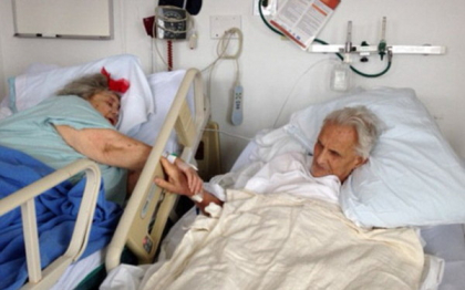 Doi americani, casatoriti de 60 de ani, s-au tinut de mana pe patul de spital. Au murit la doar cateva zeci de ore distanta Doi americani, casatoriti de 60 de ani, s-au tinut de mana pe patul de spital. Au murit la doar cateva zeci de ore distanta