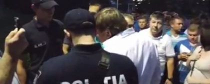 De la Parlament, sustinatorii lui Renato Usatii s-au mutat cu protestul in fata sectorului de politie Buiucani, acolo unde au fost dusi si retinuti doi protestatari - LIVE VIDEO
