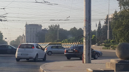 Piata Marii Adunari Nationale s-a umplut de microbuze galbene - Romania le doneaza pentru scolile din Moldova. Daca ajungi prin centru, mai bine evita aceasta zona, deoarece este inchisa circulatia - GALERIE FOTO Piata Marii Adunari Nationale s-a umplut de microbuze galbene - Romania le doneaza pentru scolile din Moldova. Daca ajungi prin centru, mai bine evita aceasta zona, deoarece este inchisa circulatia - GALERIE FOTO
