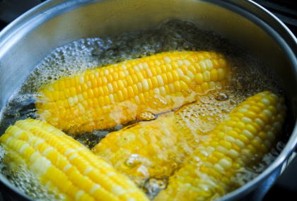 Trucul care te ajuta sa prepari cel mai delicios porumb fiert. Incearca si tu - FOTO Trucul care te ajuta sa prepari cel mai delicios porumb fiert. Incearca si tu - FOTO