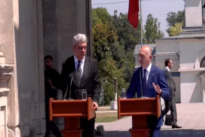 LIVE VIDEO. Ceremonia de donare a 96 de microbuze scolare acordate de Guvernul Romaniei autoritatilor din Republica Moldova LIVE VIDEO. Ceremonia de donare a 96 de microbuze scolare acordate de Guvernul Romaniei autoritatilor din Republica Moldova