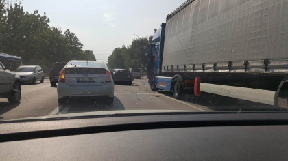 Dimineata cu ghinion pentru trei soferi dupa ce masinile lor au fost implicate intr-un accident pe o strada din capitala - GALERIE FOTO Dimineata cu ghinion pentru trei soferi dupa ce masinile lor au fost implicate intr-un accident pe o strada din capitala - GALERIE FOTO