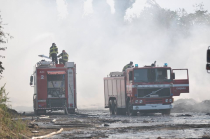 Ultimele imagini de la incendiul de la stadionul republican: pompierii continua lupta cu flacarile - GALERIE FOTO