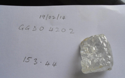 Cum arata diamantul de 6,2 milioane de dolari ce a fost descoperit intr-una dintre cele mai sarace tari din lume Cum arata diamantul de 6,2 milioane de dolari ce a fost descoperit intr-una dintre cele mai sarace tari din lume