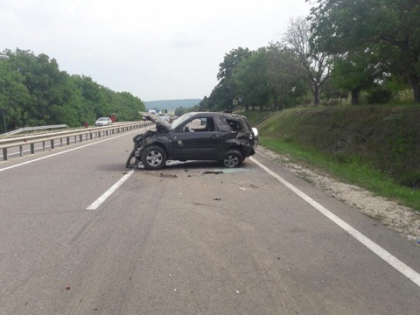 Grav accident in apropiere de satul Gornoe, Orhei. Un automobil, facut zob: soferul ar fi pierdut controlul volanului - GALERIE FOTO
