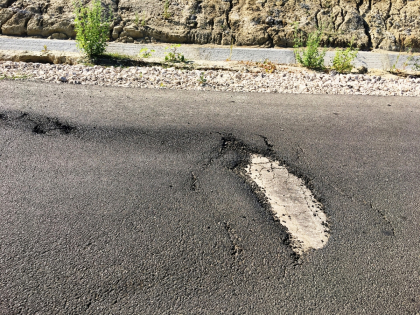 Drumul de 29 de milioane lei al lui Gamretchi se umple cu gropi - Mold-street.com Drumul de 29 de milioane lei al lui Gamretchi se umple cu gropi - Mold-street.com