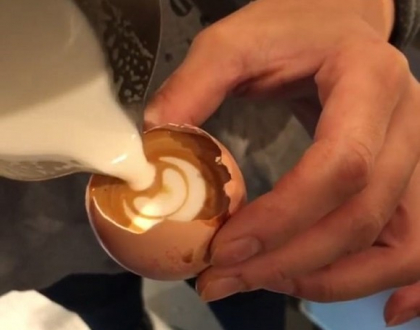Inedit! Poftiti la o cafea servita in coaja de ou Inedit! Poftiti la o cafea servita in coaja de ou