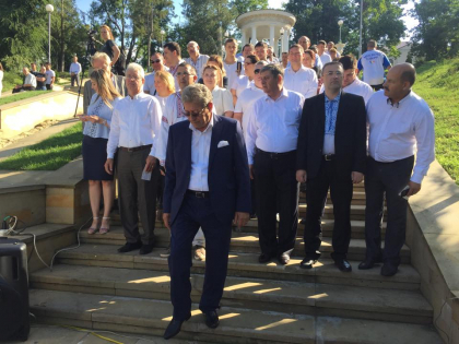 Liberalii si-au dat intalnire la Scara Cascadelor pentru a sarbatori Ziua Imnului National al Romaniei - FOTO si VIDEO Liberalii si-au dat intalnire la Scara Cascadelor pentru a sarbatori Ziua Imnului National al Romaniei - FOTO si VIDEO