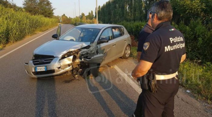 O familie de moldoveni stabilita in Italia, a ajuns cu masina intr-un sant. Mama si fetita de 9 luni, internate la spital - FOTO O familie de moldoveni stabilita in Italia, a ajuns cu masina intr-un sant. Mama si fetita de 9 luni, internate la spital - FOTO