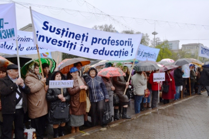 Guvernarea se pregateste de alegeri parlamentare? Salarii mai mari pentru functionari si profesori - Mold-street.com