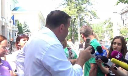 URMARESTE LIVE. Liderul PPDA sustine un briefing cu tema " Ilegalitatile comise in ultima perioada in Chisinau, tolerate, in mod abuziv, de Ministerul Afacerilor Interne" URMARESTE LIVE. Liderul PPDA sustine un briefing cu tema " Ilegalitatile comise in ultima perioada in Chisinau, tolerate, in mod abuziv, de Ministerul Afacerilor Interne"
