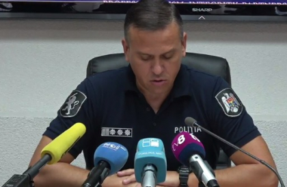 Seful IGP sustine ca membri ai partidului lui Renato Usatii sunt cei care ar fi impartit pliante si ar fi instalat boxele si banerele cu mesaje care il prezinta intr-o lumina proasta pe liderul PPDA. Pinzari: Avem interceptari telefonice Seful IGP sustine ca membri ai partidului lui Renato Usatii sunt cei care ar fi impartit pliante si ar fi instalat boxele si banerele cu mesaje care il prezinta intr-o lumina proasta pe liderul PPDA. Pinzari: Avem interceptari telefonice
