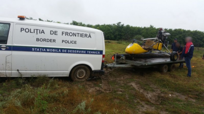 S-au inspirat din filme? Patru moldoveni din Cahul intentionau sa transporte tigari din Moldova in Romania cu un... deltaplan improvizat: s-au trezit cu politistii de frontiera la usa - GALERIE FOTO/VIDEO S-au inspirat din filme? Patru moldoveni din Cahul intentionau sa transporte tigari din Moldova in Romania cu un... deltaplan improvizat: s-au trezit cu politistii de frontiera la usa - GALERIE FOTO/VIDEO