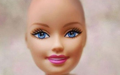 O femeie din SUA este atat de obsedata de papusile Barbie, incat a fost hipnotizata sa fie la fel ca ele