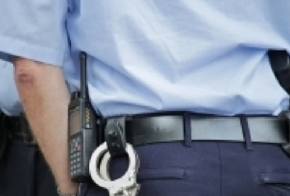 Ofiterii INI efectueaza perchezitii la mai multe locatii din capitala intr-un dosar in care este vizat consilierul municipal Oleg Oniscenco Ofiterii INI efectueaza perchezitii la mai multe locatii din capitala intr-un dosar in care este vizat consilierul municipal Oleg Oniscenco