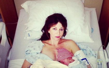 Si-a transmis toata nasterea, IN DIRECT, pe Twitter. "Incepusem sa cred ca are corpul meu o problema"