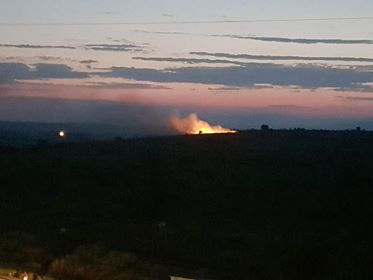 Incendiu pe strada Soseaua Balcani. Arde o suprafata de vegetatie. O autospeciala, la fata locului - VIDEO Incendiu pe strada Soseaua Balcani. Arde o suprafata de vegetatie. O autospeciala, la fata locului - VIDEO