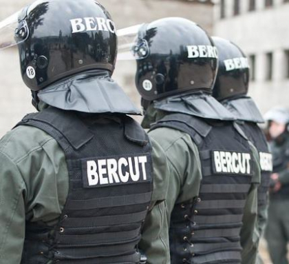 Reactia "Bercut" privind agentii de paza care ar fi batut mar un sofer din capitala: "Masina a fost deteriorata de catre agresor" Reactia "Bercut" privind agentii de paza care ar fi batut mar un sofer din capitala: "Masina a fost deteriorata de catre agresor"