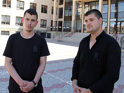 Decesul primarului de Sangera. Ce spun cei doi fii ai edilului: "Nu cred ca a fost sinucidere, nimeni nu a auzit nimic, iar glontul nu a fost gasit". ZdG.md - VIDEO Decesul primarului de Sangera. Ce spun cei doi fii ai edilului: "Nu cred ca a fost sinucidere, nimeni nu a auzit nimic, iar glontul nu a fost gasit". ZdG.md - VIDEO