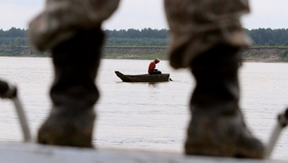 Un pescador sub pavilionul Republicii Moldova, prins la braconaj in largul Marii Ohotsk de catre FSB-ul rusesc