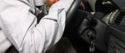 Un barbat de 30 de ani a fost gasit fara sulfare la volanul masinii parcata pe o strada din capitala. Ce au depistat medicii Un barbat de 30 de ani a fost gasit fara sulfare la volanul masinii parcata pe o strada din capitala. Ce au depistat medicii
