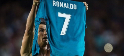 Real Madrid o distruge pe Barca la ea acasa. Ronaldo, gol si rosu. Cristiano a imitat gestul lui Messi, aratandu-le tricoul fanilor Barcelonei, apoi a fost eliminat si l-a impins pe arbitru - VIDEO Real Madrid o distruge pe Barca la ea acasa. Ronaldo, gol si rosu. Cristiano a imitat gestul lui Messi, aratandu-le tricoul fanilor Barcelonei, apoi a fost eliminat si l-a impins pe arbitru - VIDEO