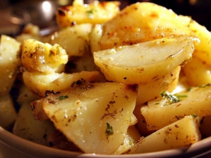 Reteta delicioasa de cartofi grecesti! Nu mai ai nevoie de carne la masa Reteta delicioasa de cartofi grecesti! Nu mai ai nevoie de carne la masa