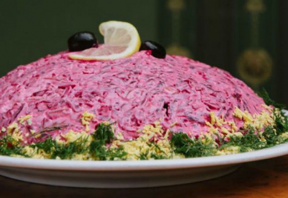 Salata ruseasca de hering afumat cu sflecla, ideala vara