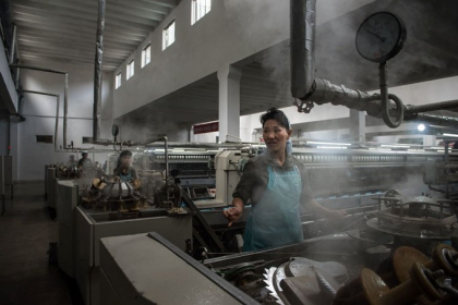 Produsele " chinezesti" ar fi facute de fapt in Coreea de Nord. Conditiile inumane din fabrici - FOTO Produsele " chinezesti" ar fi facute de fapt in Coreea de Nord. Conditiile inumane din fabrici - FOTO