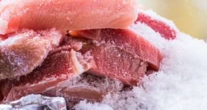Lichidul rosiatic pe care il vezi langa bucatile de carne nu e sange! Ce spun specialistii
