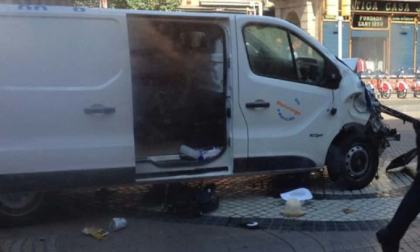Atentat in Barcelona. 12 morti si 80 de raniti dupa ce o duba a intrat in multime. Doi suspecti au fost arestati - VIDEO Atentat in Barcelona. 12 morti si 80 de raniti dupa ce o duba a intrat in multime. Doi suspecti au fost arestati - VIDEO