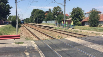 Povestea femeii insarcinate care s-a aruncat cu cele trei fetite in fata trenului, in Romania. Procurorii au deschis dosar penal