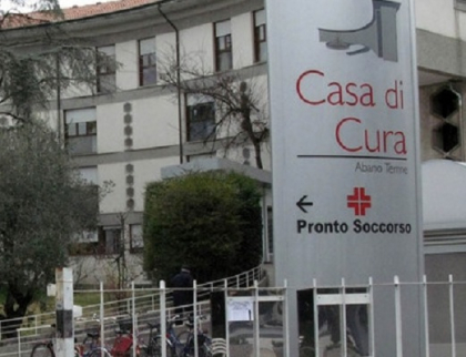 Un moldovean de 21 de ani a distrus o camera de hotel dintr-un oras din Italia si i-a luat la pumni pe toti care i-au iesit in cale, printre care medici si carabinieri Un moldovean de 21 de ani a distrus o camera de hotel dintr-un oras din Italia si i-a luat la pumni pe toti care i-au iesit in cale, printre care medici si carabinieri