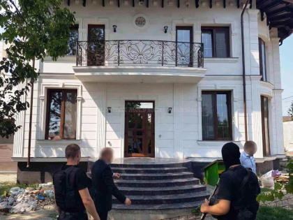 Procurorii au dat peste Luncasu si Esanu. Valoarea evaziunii se ridica la 95 milioane lei - Mold-street.com
Procurorii au dat peste Luncasu si Esanu. Valoarea evaziunii se ridica la 95 milioane lei - Mold-street.com
