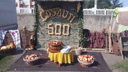 Satul Cosauti, sarbatorit cu mare fast la aniversarea celor 500 de ani de existenta. Zeci de oameni, prezenti la eveniment - GALERIE FOTO