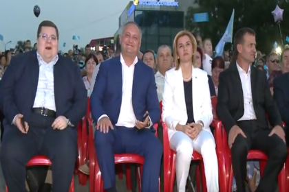 Ziua Comratului, sarbatorita cu un concert la care au participat mai multi interpreti din Rusia. Dodon a urcat pe scena si a tinut un discurs in fata multimii - VIDEO