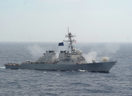 Un distrugator american si un petrolier s-au ciocnit in larg. 10 marinari disparuti
