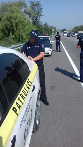 In ultimele zile ofiterii de patrulare au depistat peste 100 de soferi beti la volan: "Cele mai multe accidente rutiere sunt in zilele de vineri si luni" - FOTO In ultimele zile ofiterii de patrulare au depistat peste 100 de soferi beti la volan: "Cele mai multe accidente rutiere sunt in zilele de vineri si luni" - FOTO